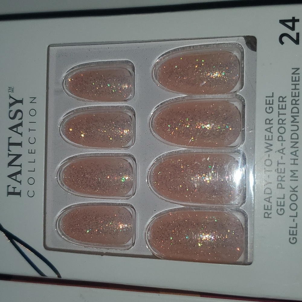 Nails - Picture 4 of 10